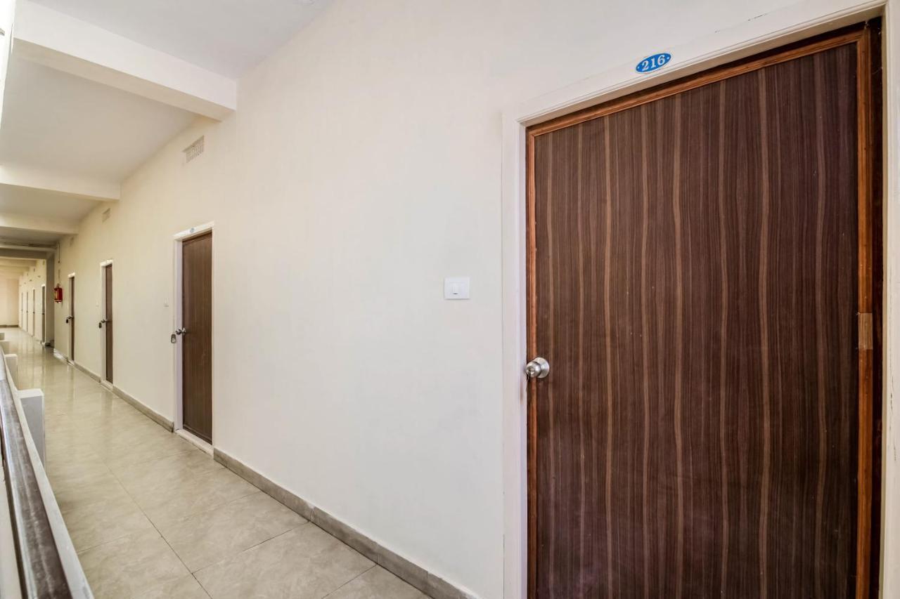 Hotel Super Oyo G P Residency Kākināda Exterior foto