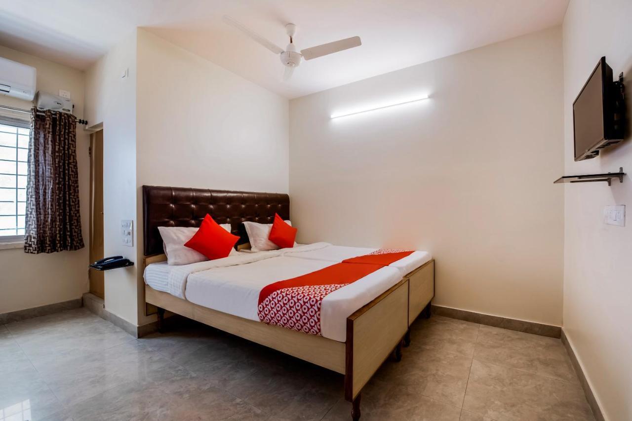 Hotel Super Oyo G P Residency Kākināda Exterior foto