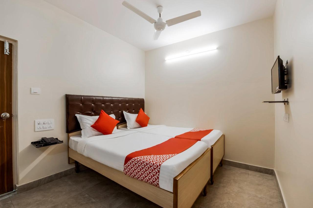 Hotel Super Oyo G P Residency Kākināda Exterior foto