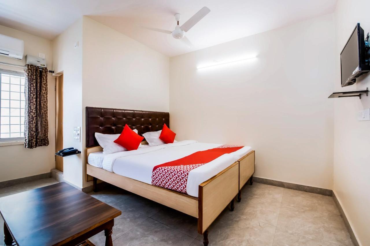 Hotel Super Oyo G P Residency Kākināda Exterior foto