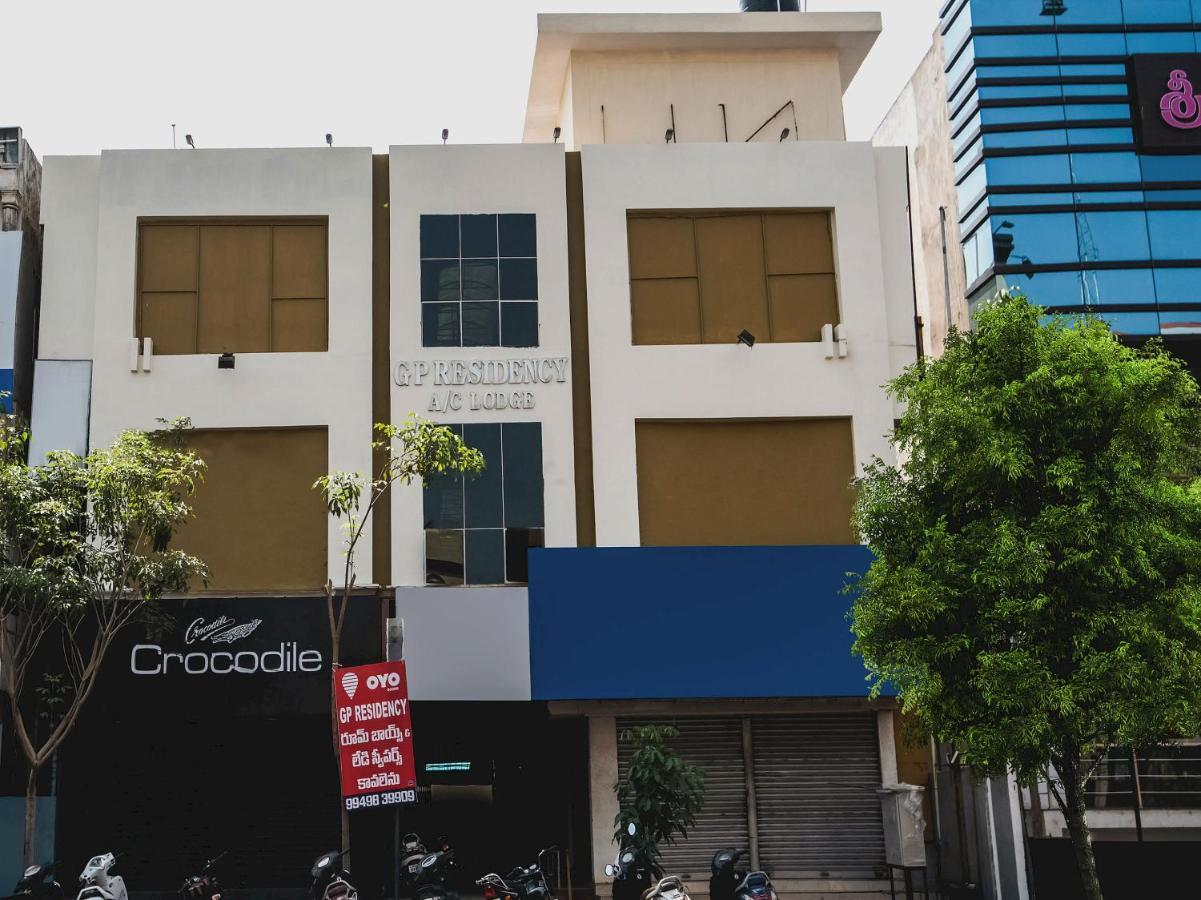 Hotel Super Oyo G P Residency Kākināda Exterior foto