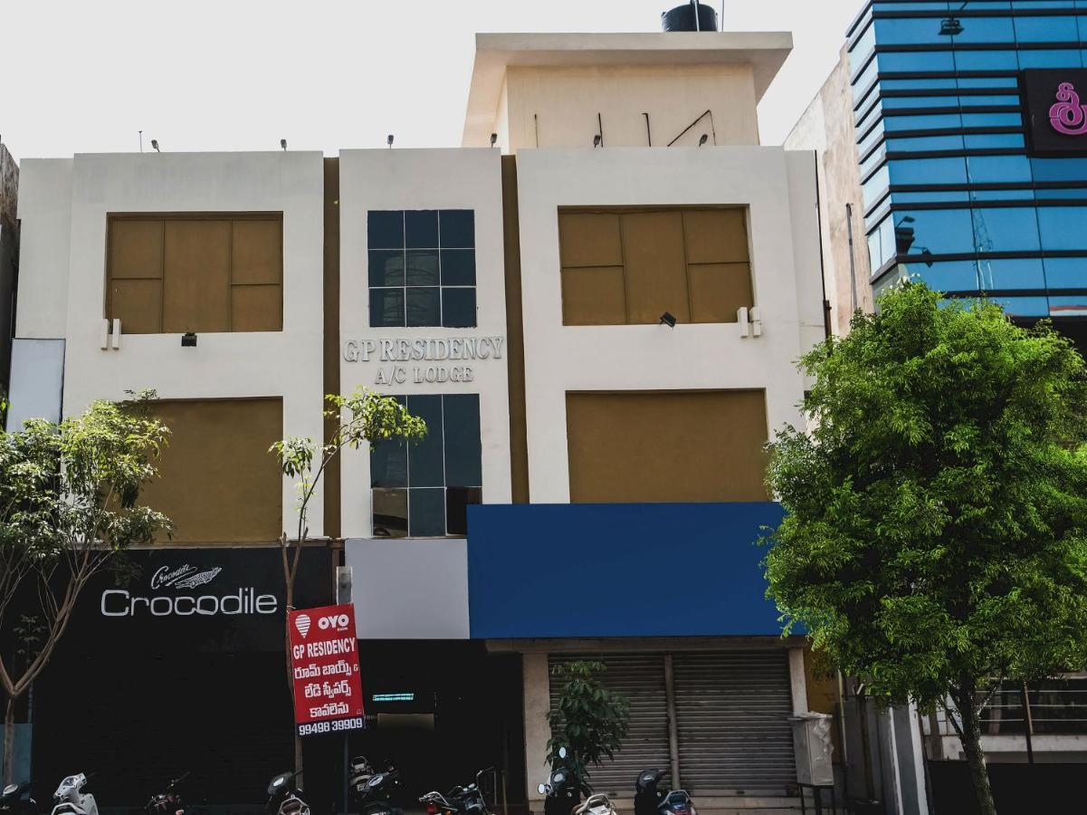 Hotel Super Oyo G P Residency Kākināda Exterior foto