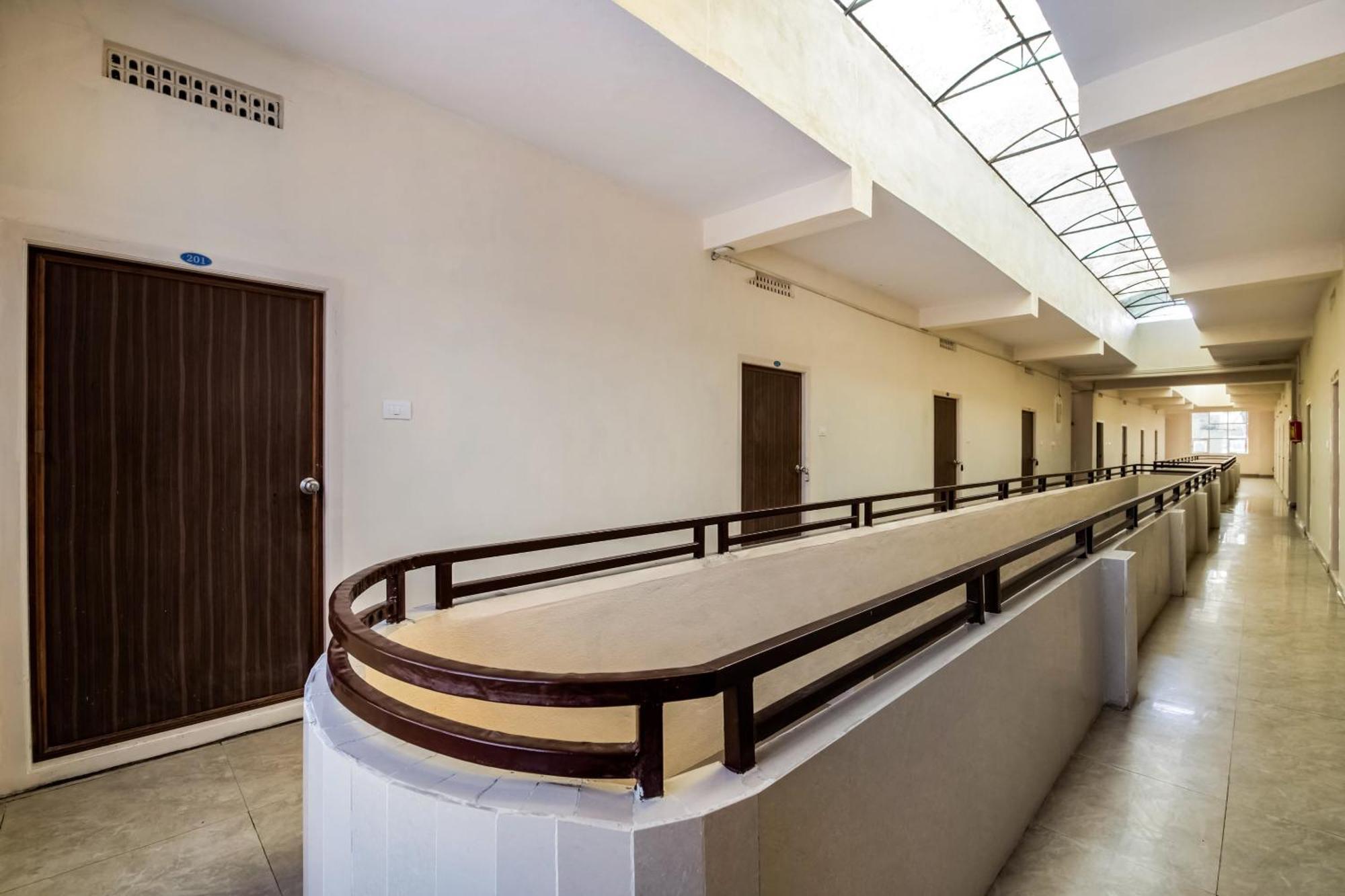 Hotel Super Oyo G P Residency Kākināda Exterior foto