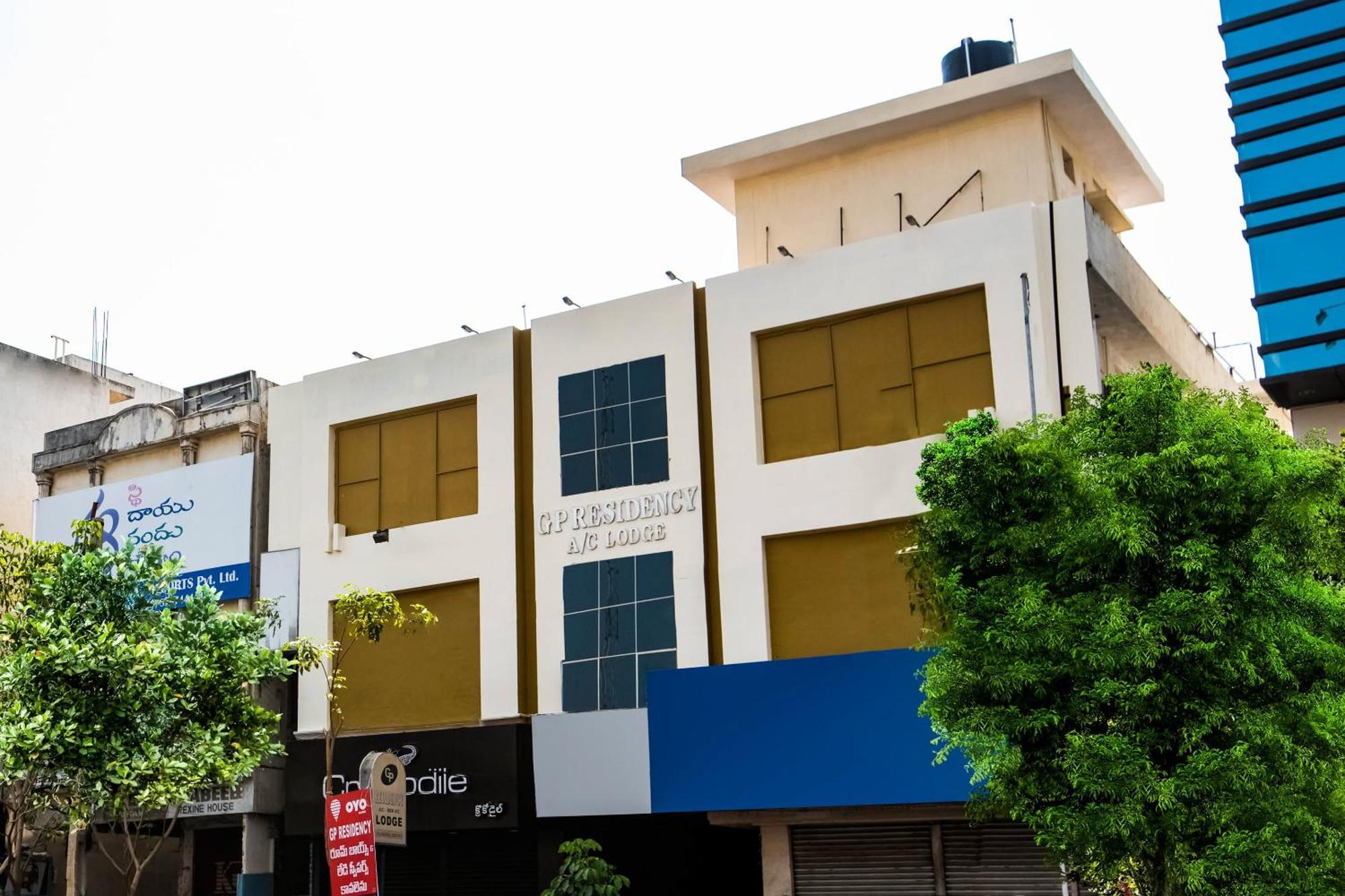 Hotel Super Oyo G P Residency Kākināda Exterior foto