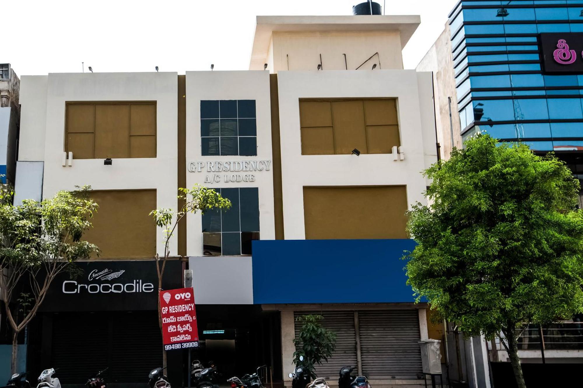 Hotel Super Oyo G P Residency Kākināda Exterior foto